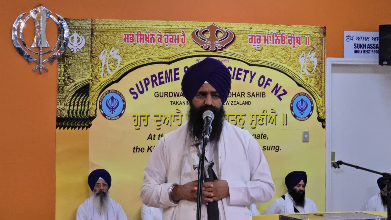 ਜਥੇ. ਗੜਗੱਜ ਵੱਲੋਂ ਟਾਕਾਨੀਨੀ ਗੁ. ਸਾਹਿਬ ਵਿਖੇ ਖ਼ਾਲਸਾ ਸਾਜਨਾ ਦਿਵਸ ਦੇ ਸਮਾਗਮ ਮੌਕੇ ਮਾਓਰੀ ਆਗੂਆਂ ਦਾ ਸਨਮਾਨ